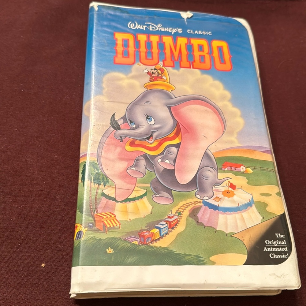 DUMBO - Black Diamond Classic - Walt Disney VHS Clamshell